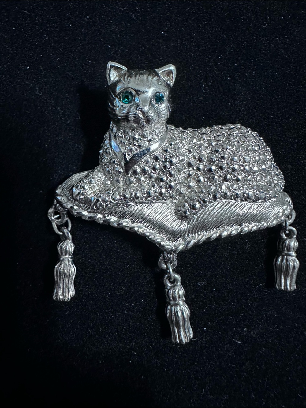 Avon Silver-Tone Cat Brooch with Green Eyes faux marcasite look